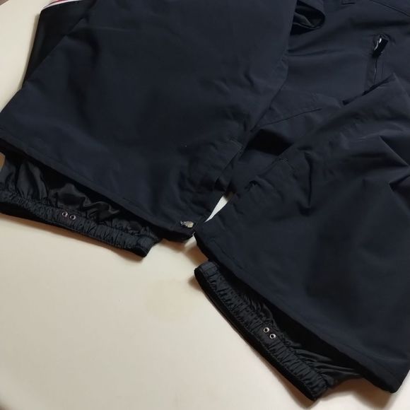 Quick Silver Utility Collection Snow and Ski Pants - Picture 6 of 16